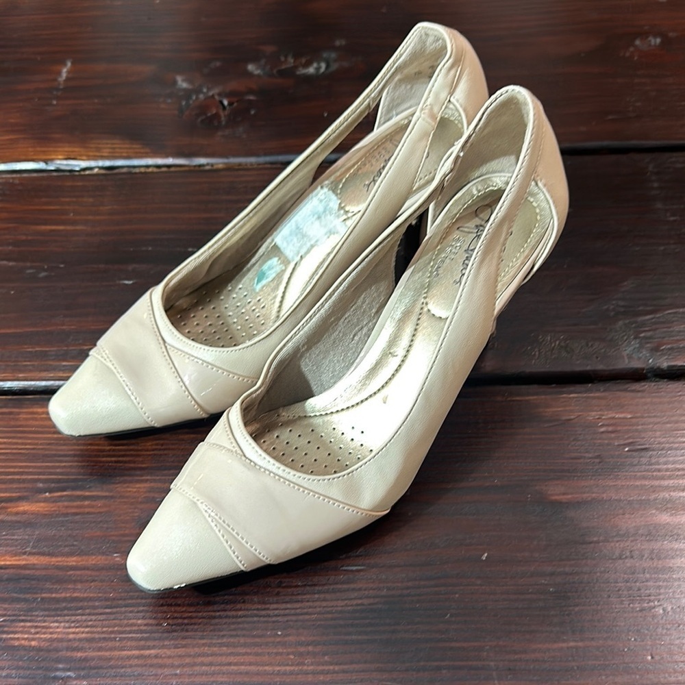Life Stride Cream Textured Heels for Formal Elegance - Picture 3 of 9